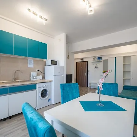 Summerland Sea View Apartment Mamaia